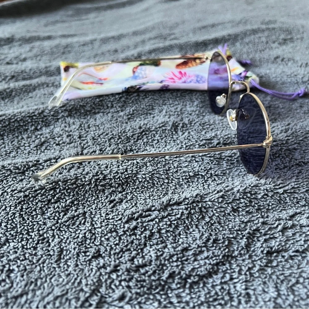 🔥Stylish Purple Lenses Gold Frame Sunglasses with Tropical Case